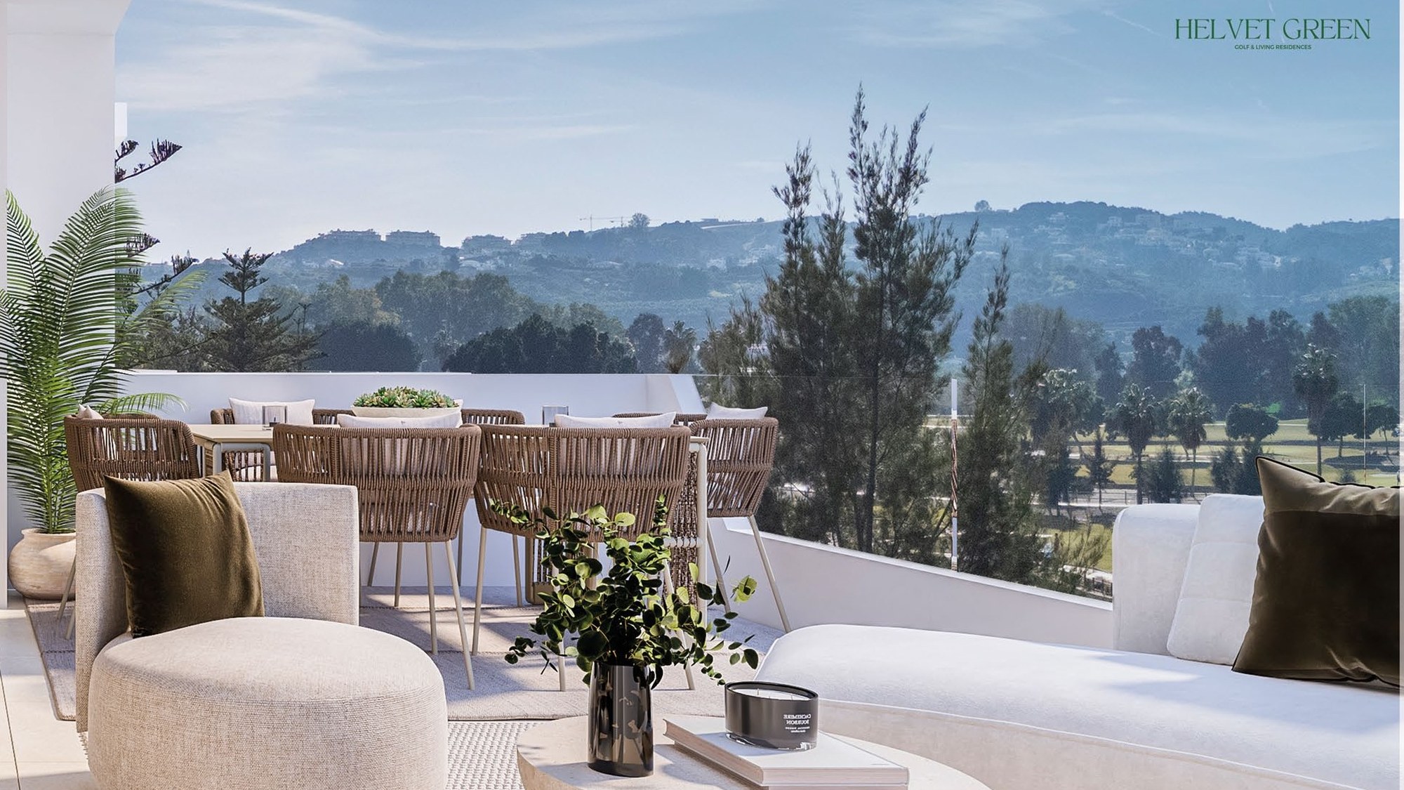 Ein gedeckter Terrassentisch über dem Golfplatz