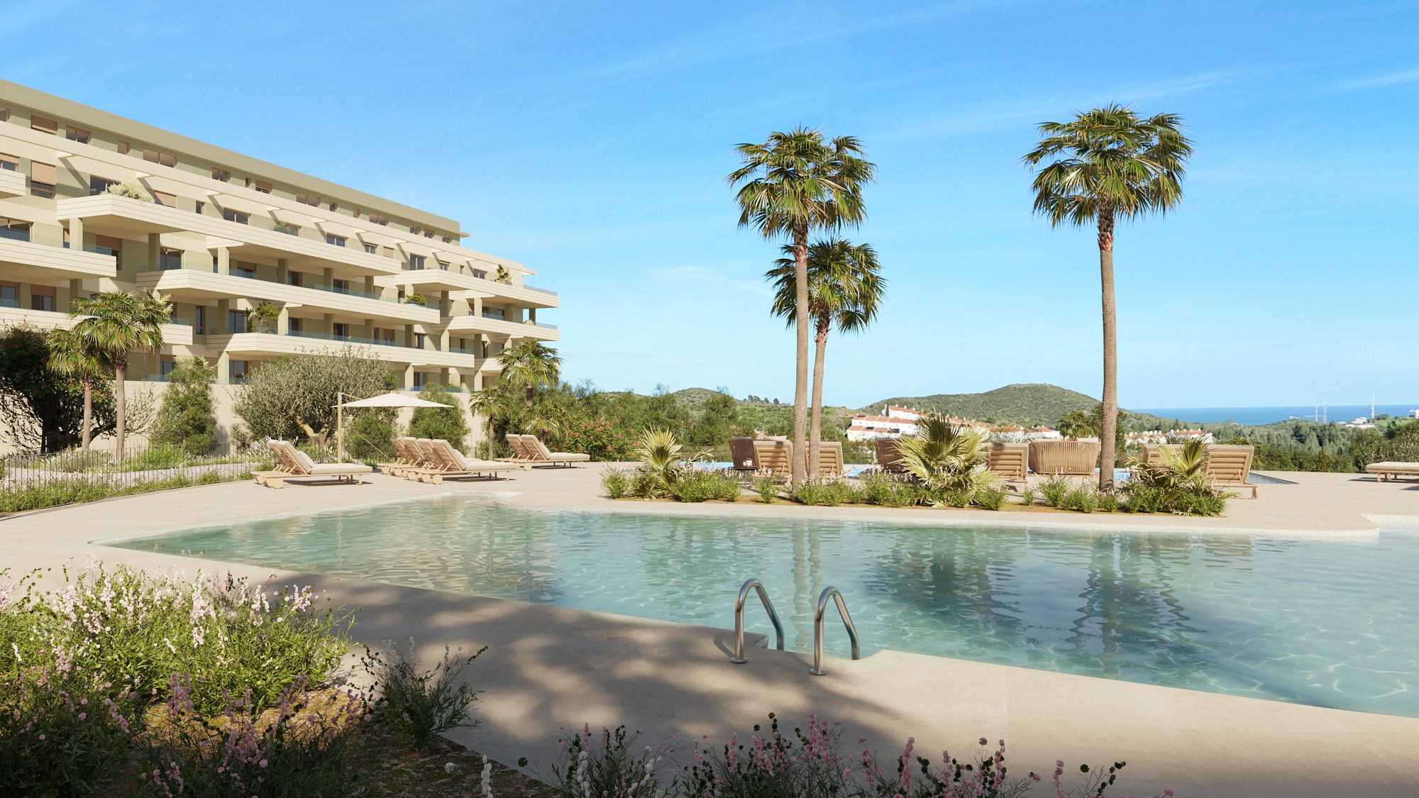 Der Pool unter Palmen mit Blick aufs Meer