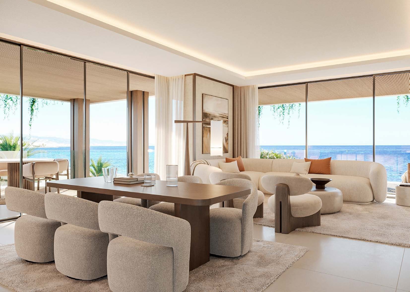 Wohn- und Essbereich einer Wohnung, an zwei Seiten zum Meer verglast
