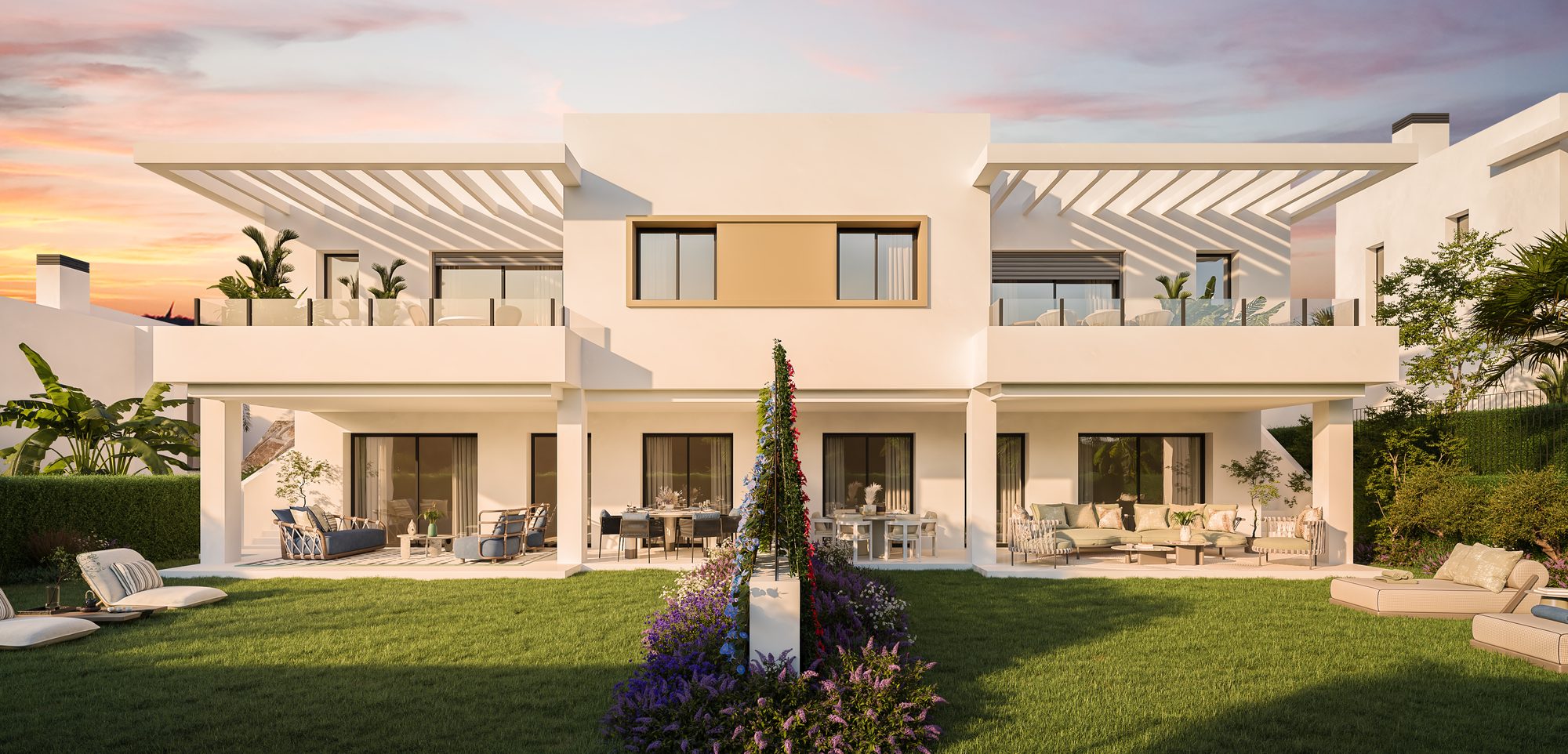 Computergegenereerd beeld van een witte halfvrijstaande woning met overdekte terrassen en een gazon bij schemering